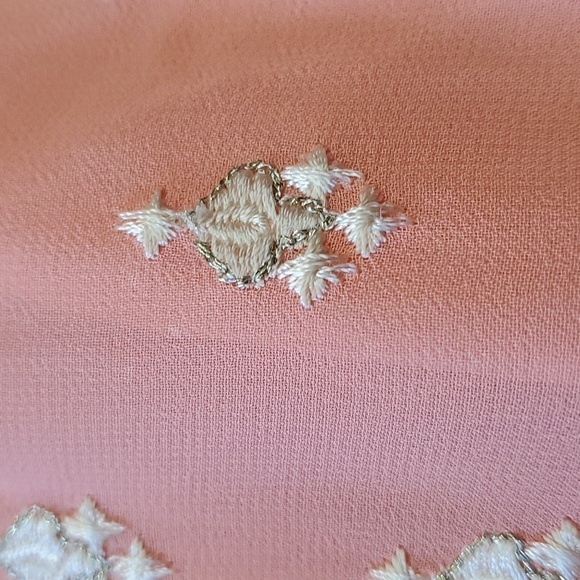 KURTA, formal little girls, peach. No size, guessing about a 6. Enbroidery lace. - Picture 12 of 13
